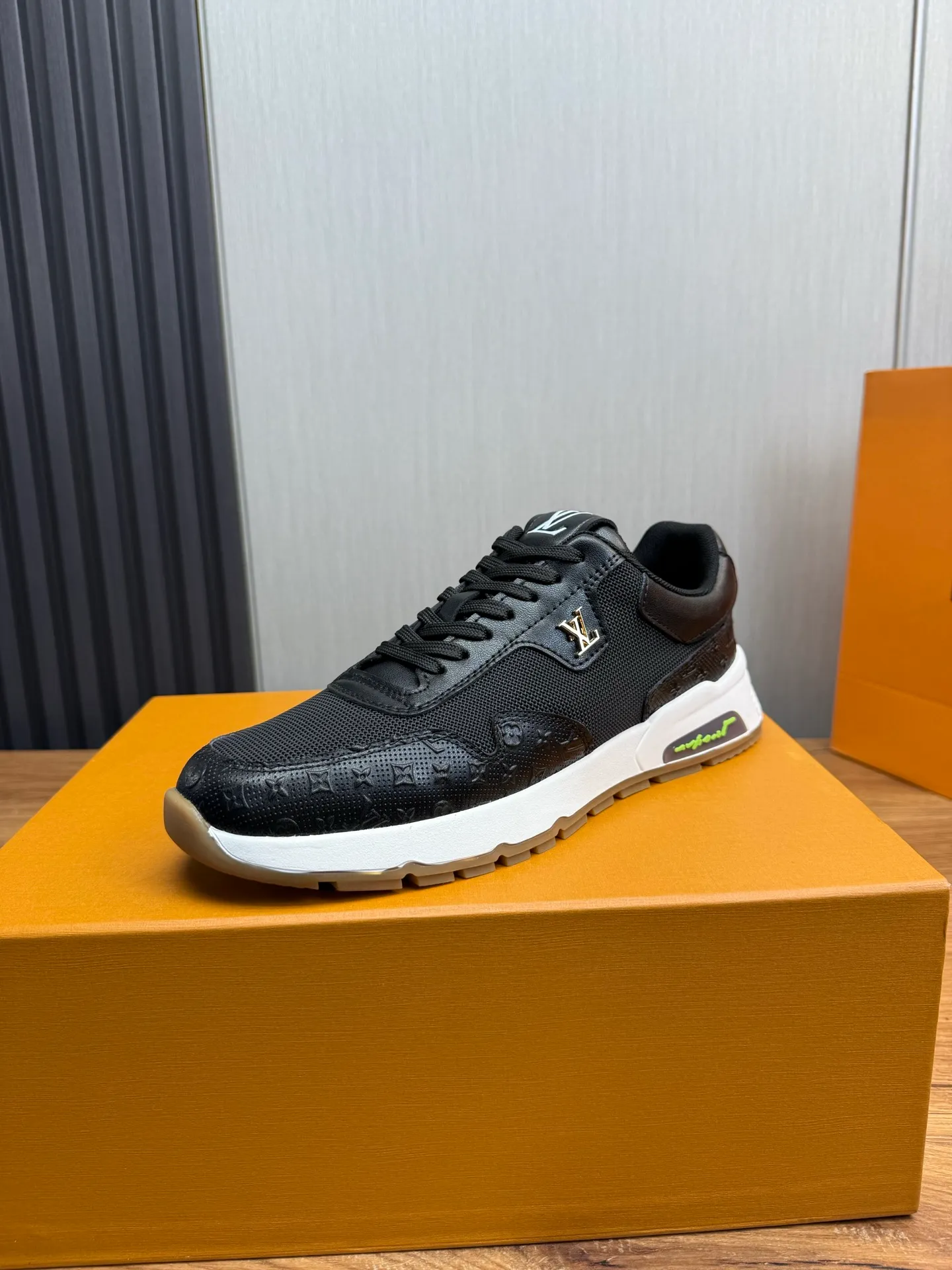 Men's shoes 💰460💰 LOUIS VUITTON [Luden Yiwei] Brand new trendy Lv is on the market 🎁, casual and fashionable men's shoes 👟 Original version shipped 1:1✅ The upper is made of imported brand leather + sheepskin lining, the original wear-resistant rubber outsole, the version is simple and elegant, exclusive for trendy men. 38-44
